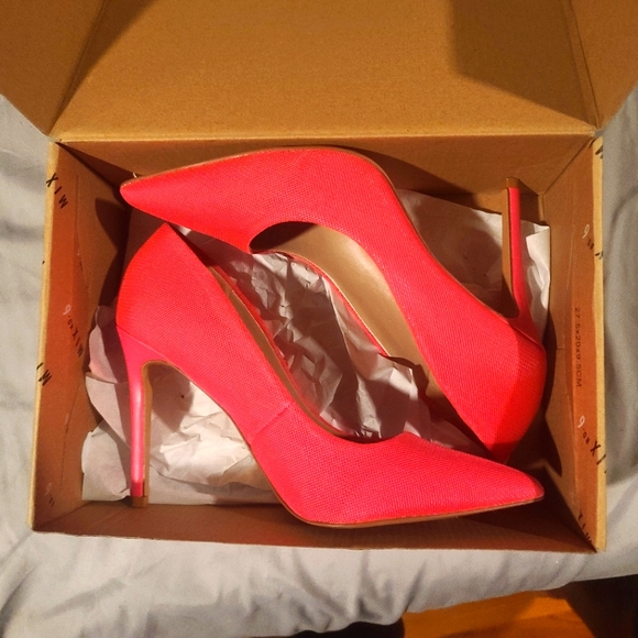 Shoes with heels - Picture 1 of 13